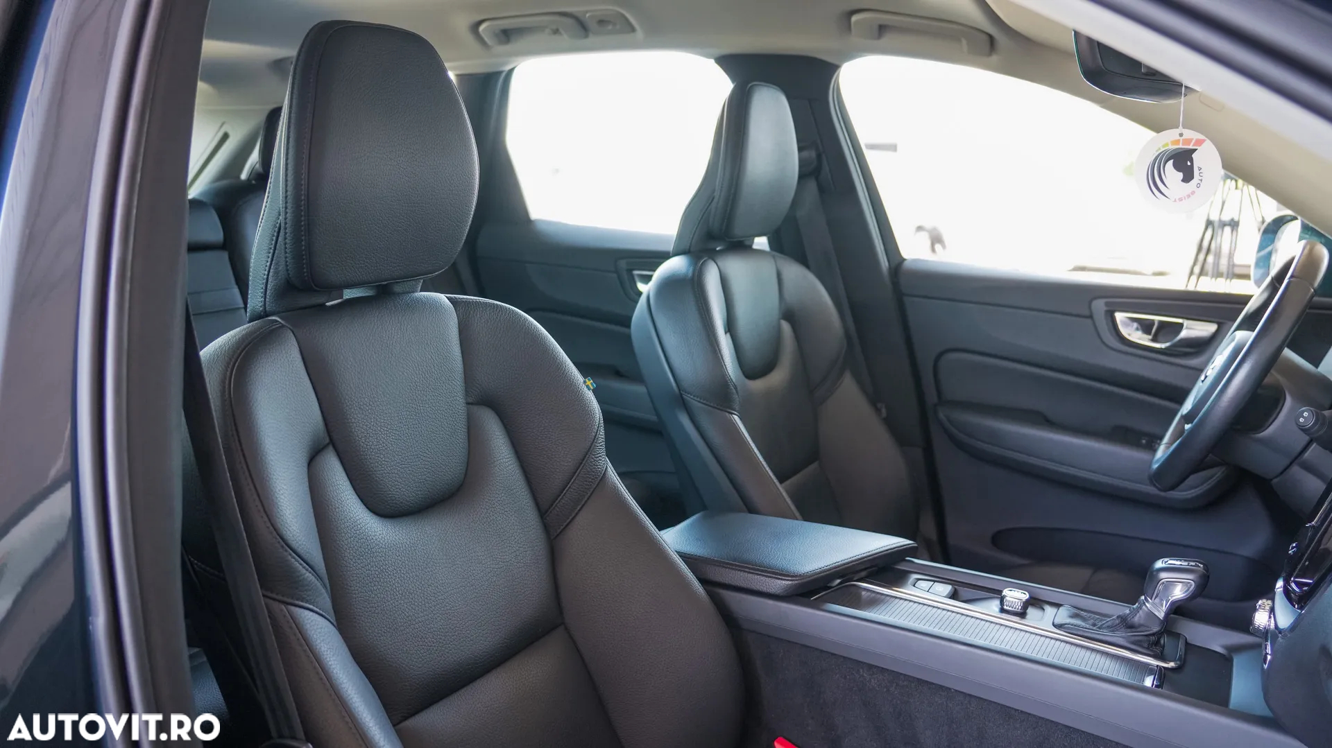 Volvo XC 60 D4 AWD Momentum - 25