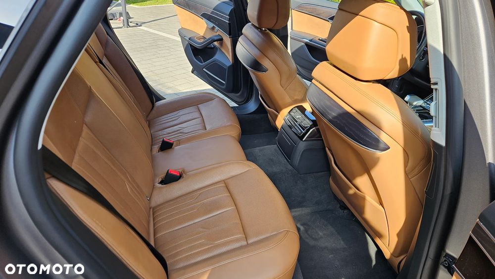 Audi A8 - 35
