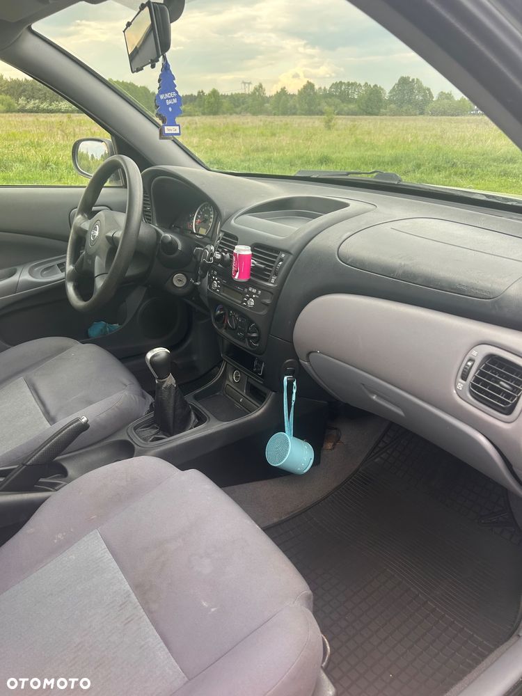 Nissan Almera 1.5 Base - 11