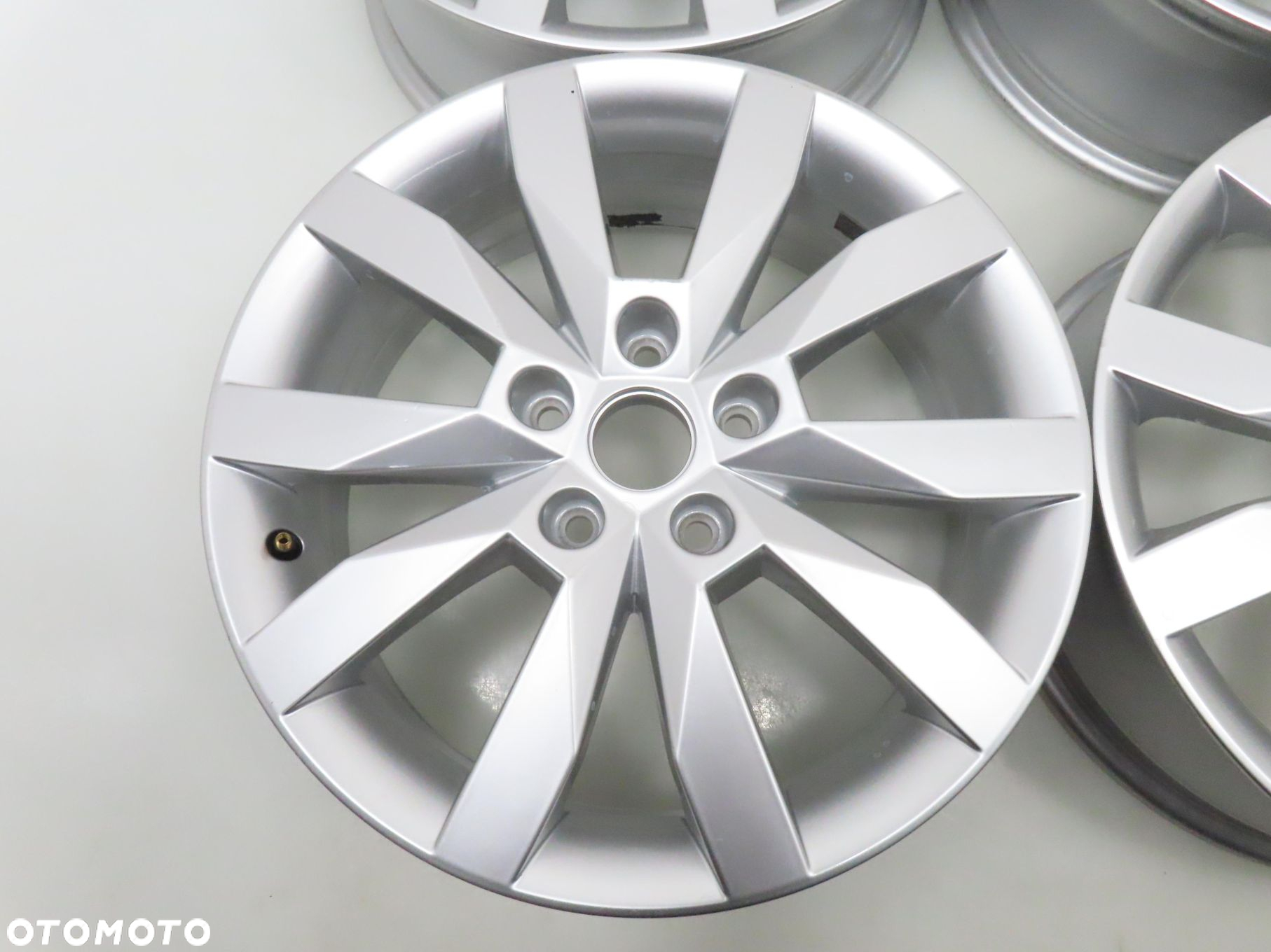 Alufelgi 17'' Skoda Octavia Superb 5x112 6J ET48 5E0601025N - 6