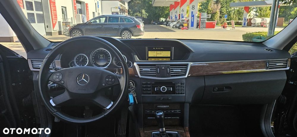 Mercedes-Benz Klasa E 200 CGI BlueEffICIENCY Elegance - 8