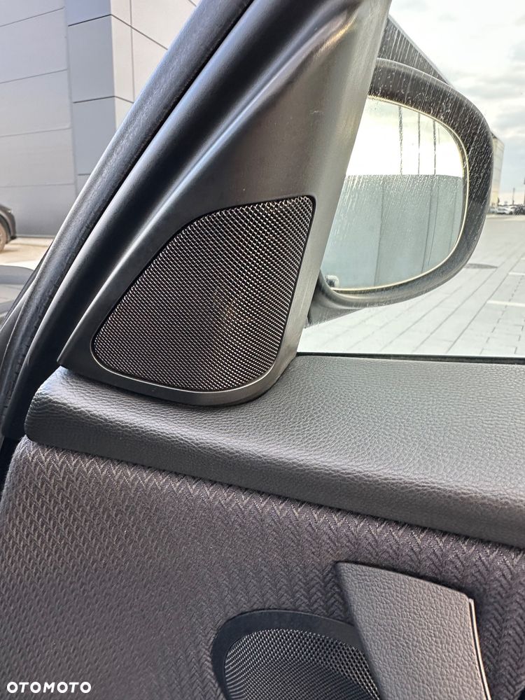 BMW Seria 3 318d DPF Edition Sport - 25
