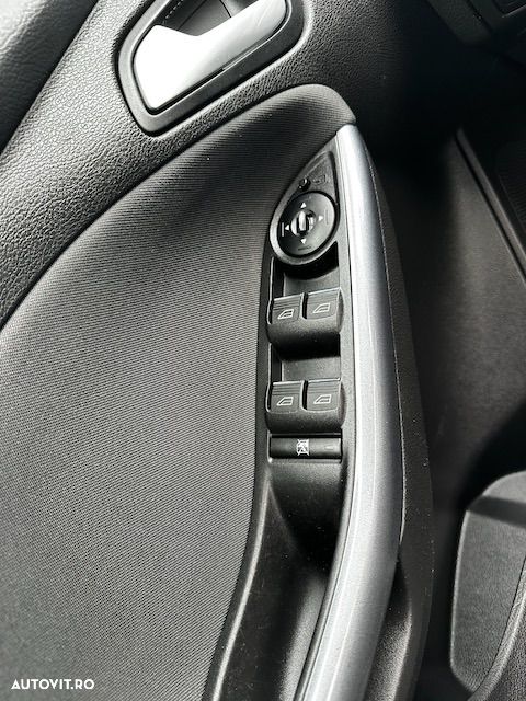 Ford Focus 1.6 TDCI DPF Titanium - 13