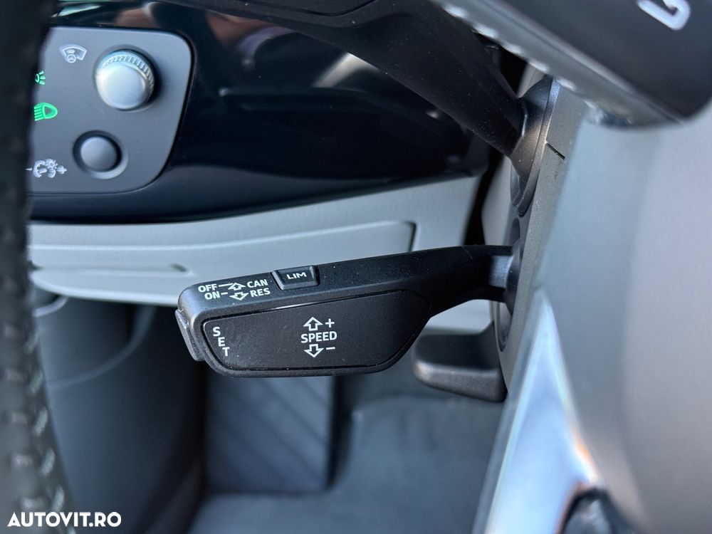 Audi A4 2.0 TDI S tronic quattro design - 30