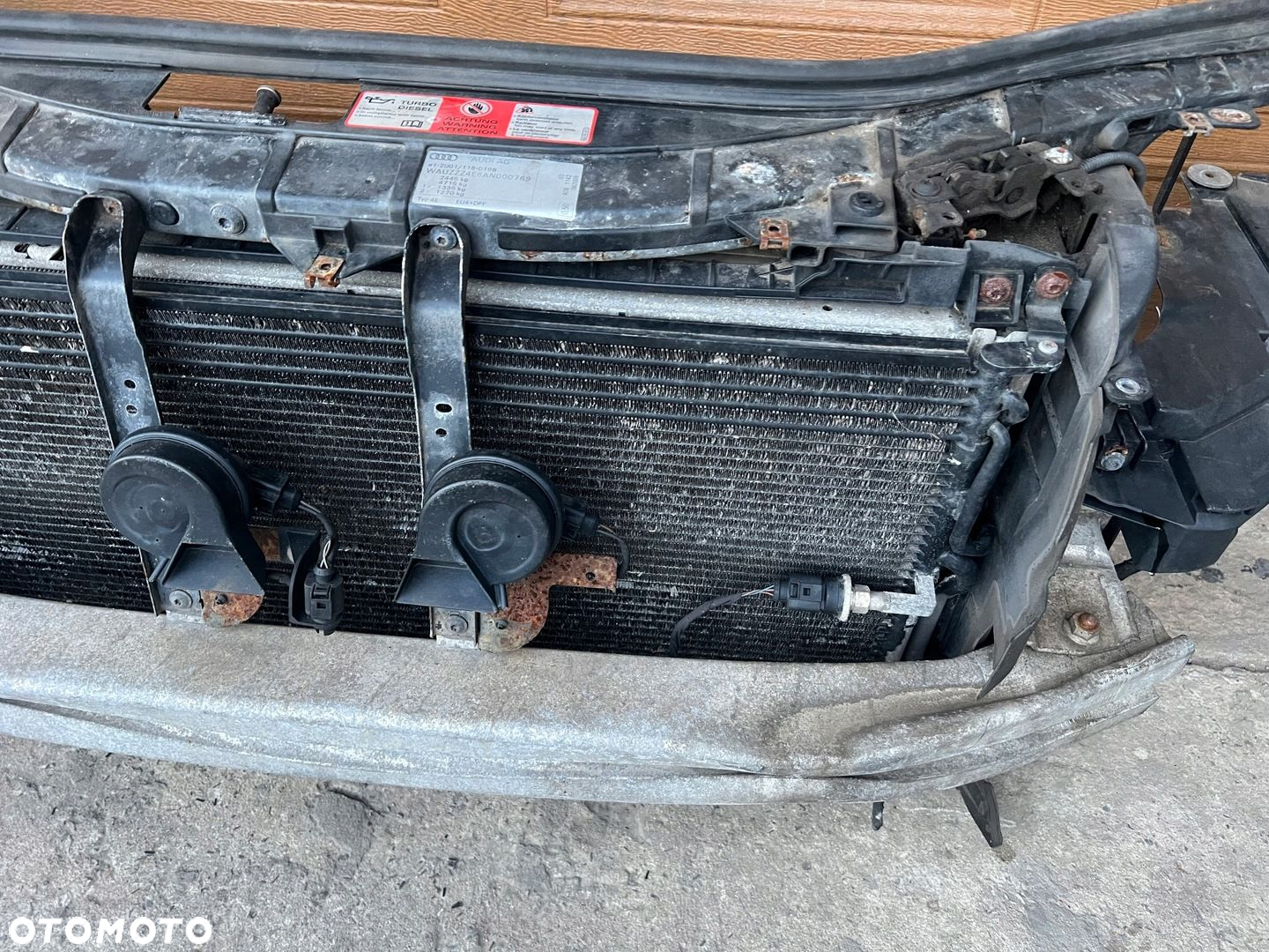 PAS PRZEDNI CHŁODNICE AUDI A8 D3 3.0 TDI 03-10 4E0805594C KOMPLETNY - 3
