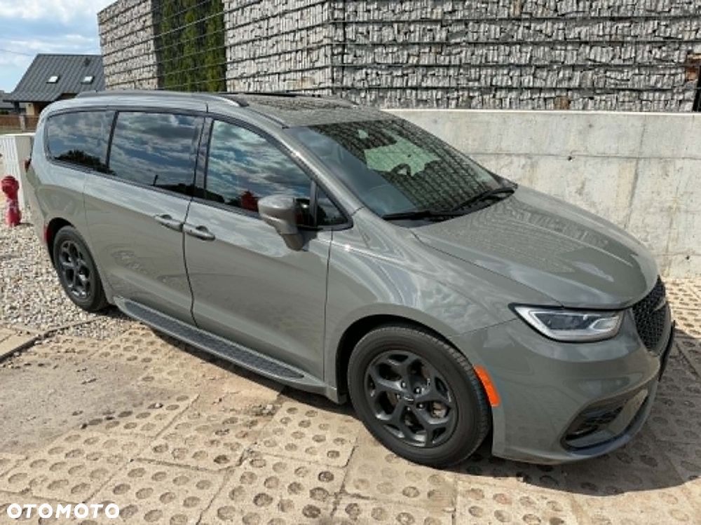 Chrysler Pacifica - 8