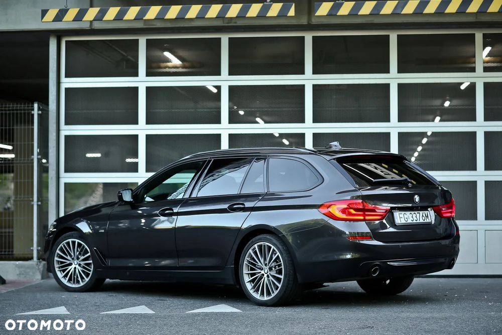 BMW Seria 5 520d Sport Line - 10