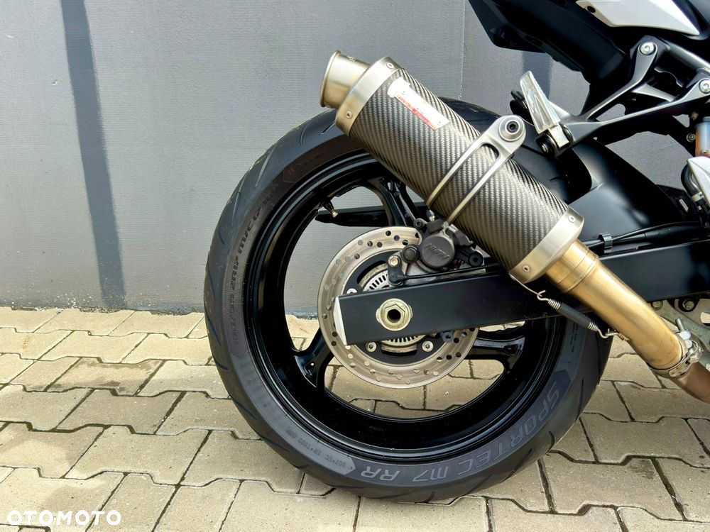Suzuki GSR - 13