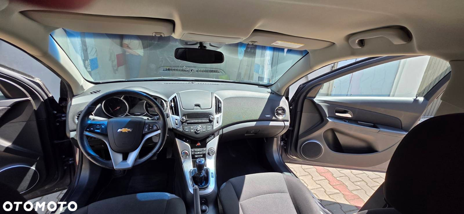 Chevrolet Cruze 1.8 LT - 10