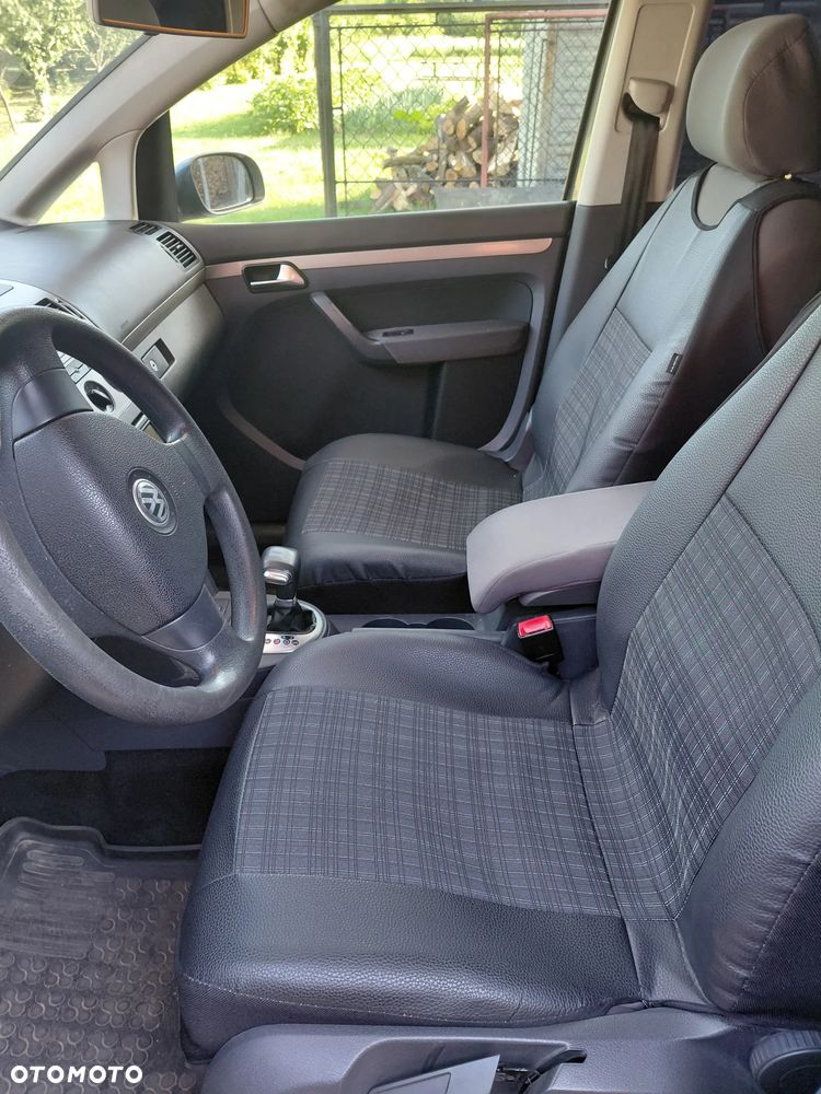 Volkswagen Touran - 16