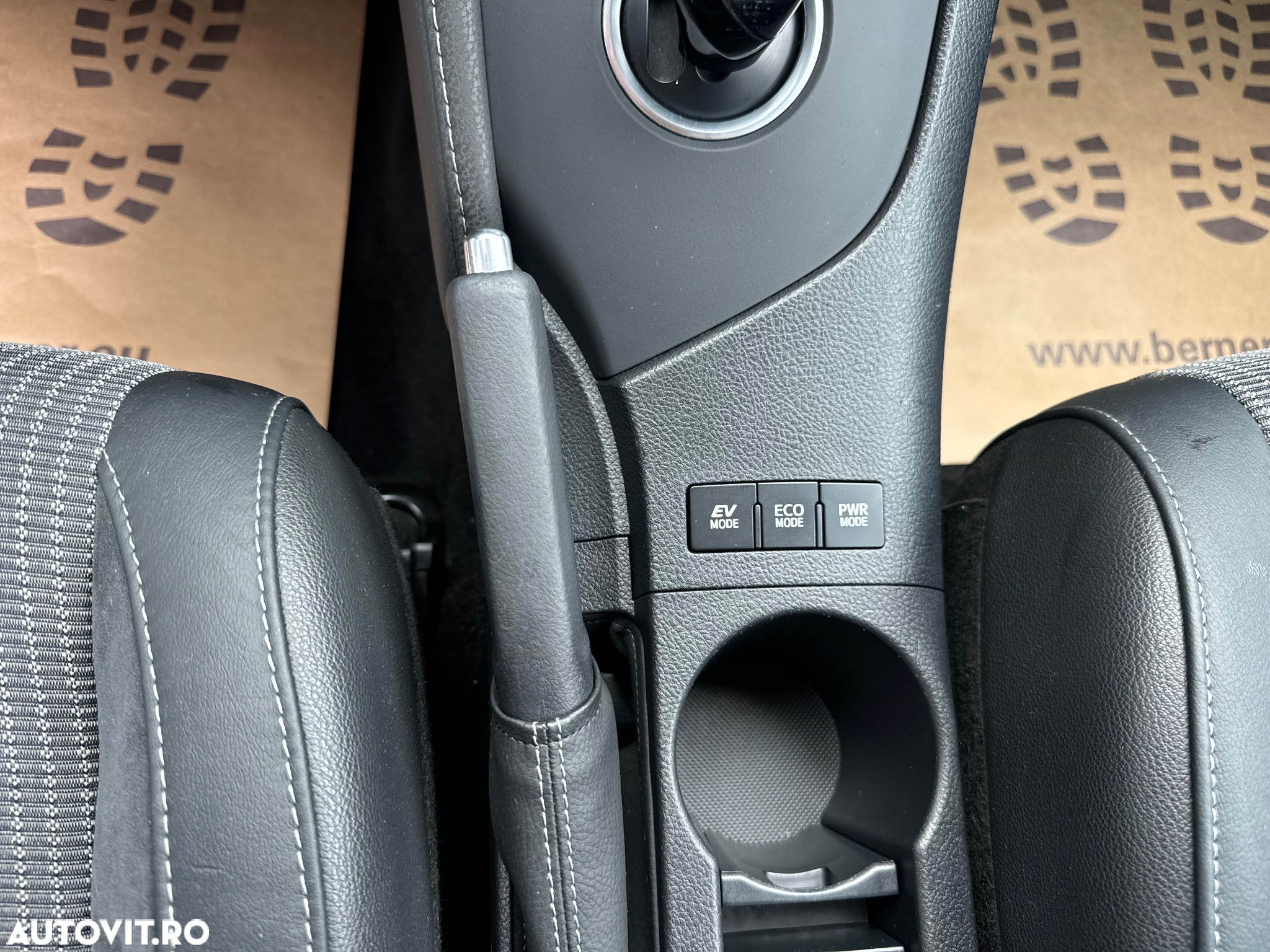 Toyota Auris 1.8 VVT-i Hybrid Automatik Design Edition - 24