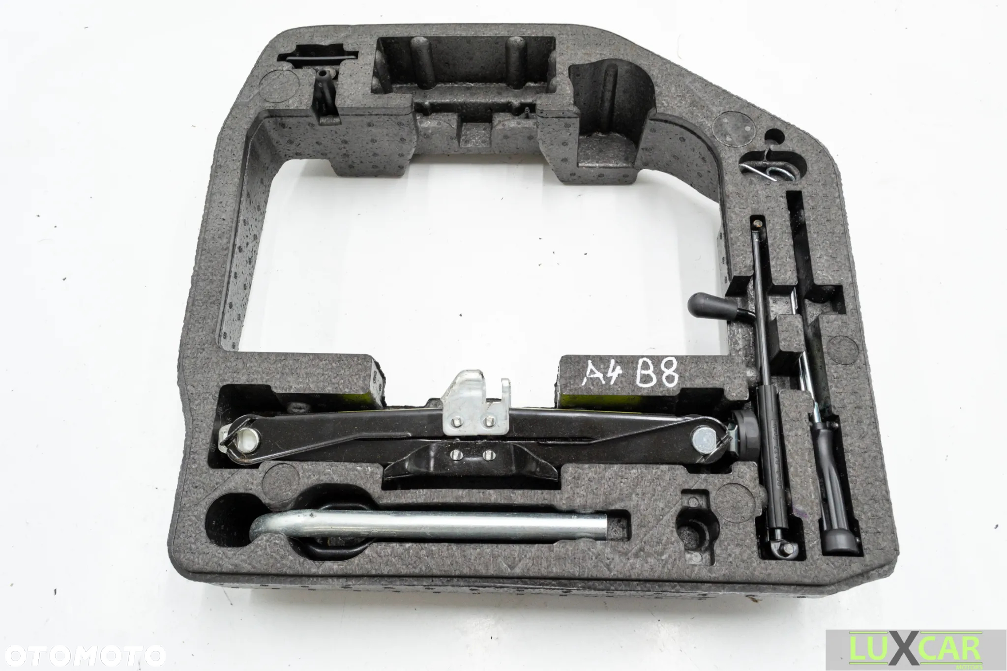 AUDI A4 B8 WKŁAD WKŁADKA KOŁA ZAPASOWEGO LEWAREK HAK KLUCZ 8T0012109A GORLICE - 2