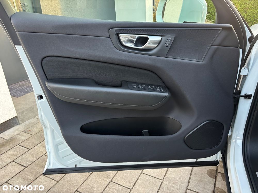 Volvo XC 60 B4 B Momentum Pro - 17