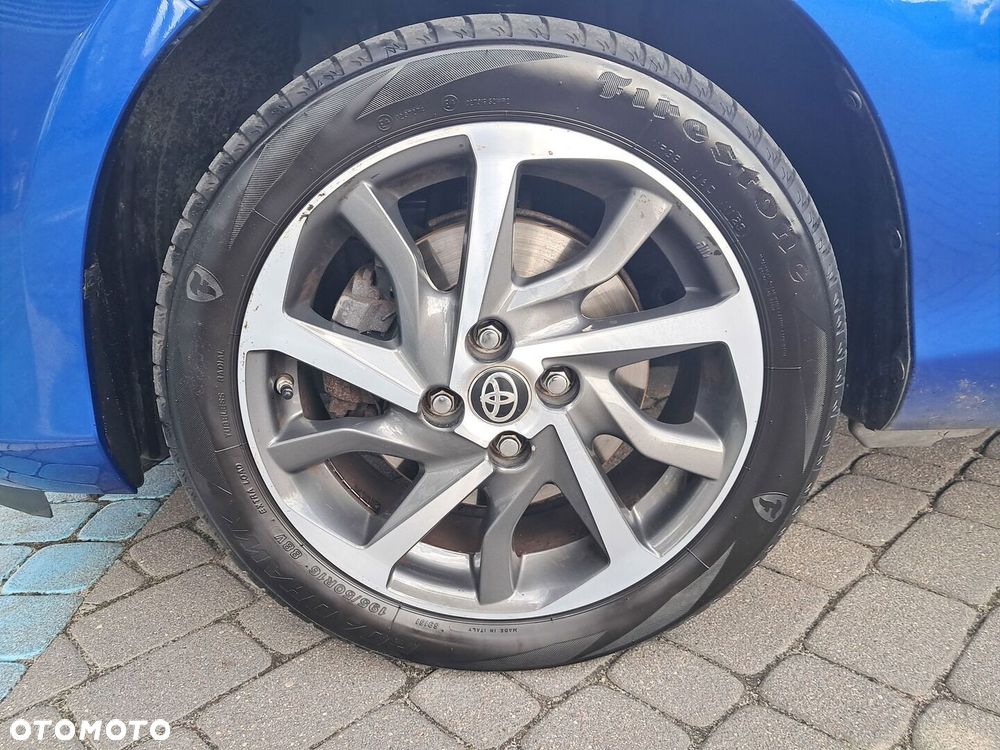 Toyota Yaris Hybrid 100 Dynamic - 9