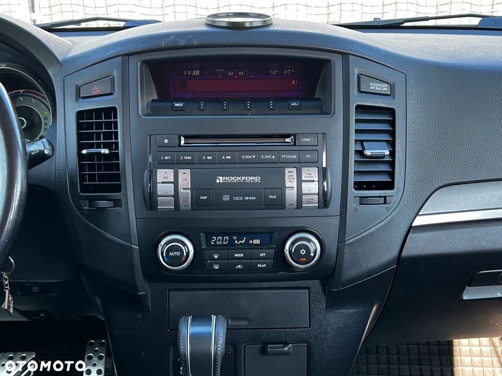 Mitsubishi Pajero - 20