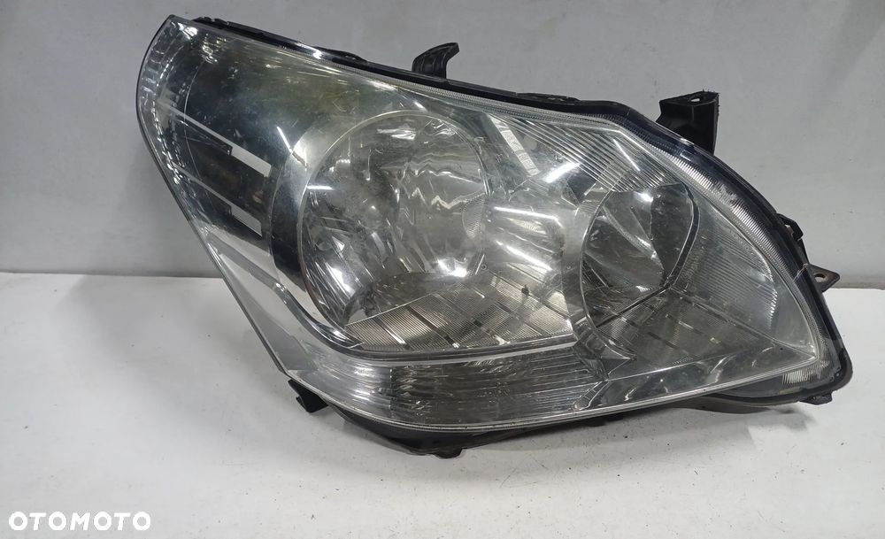 Lampa prawy przod toyota corolla verso II 09-13r europa - 2