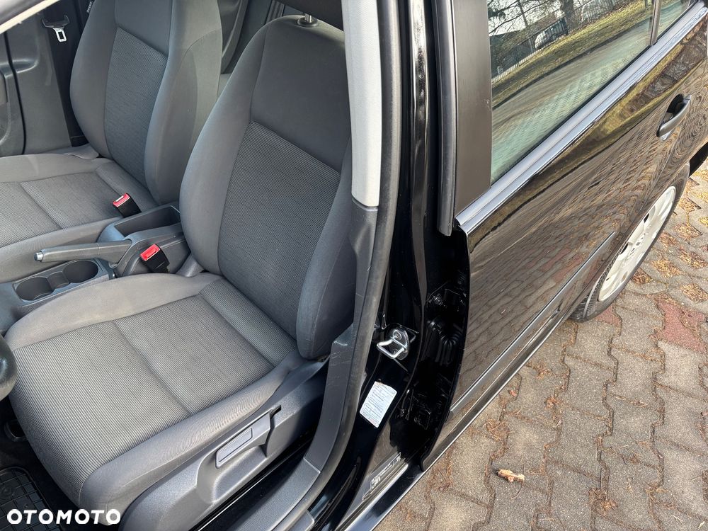 Volkswagen Golf - 23