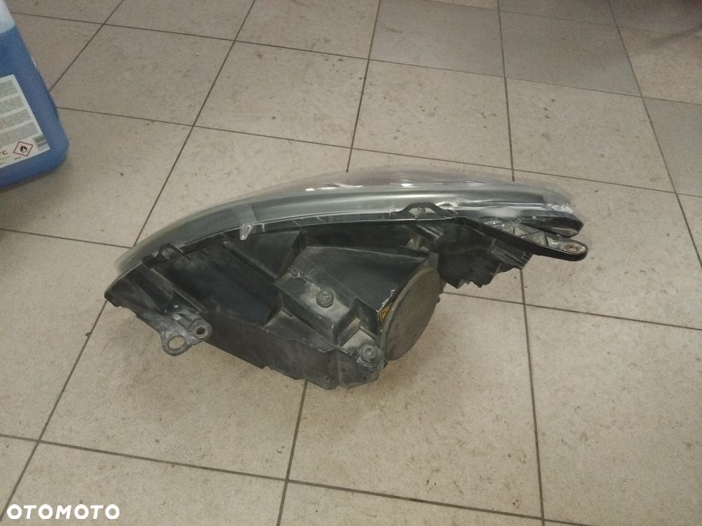 Opel zafira B reflektor Xenon prawy - 3