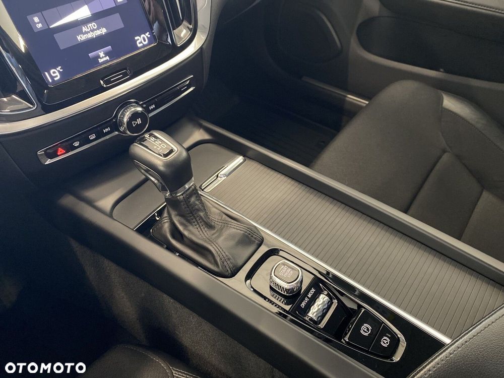 Volvo V60 T5 Momentum Pro - 12