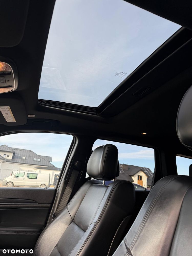 Jeep Grand Cherokee - 12