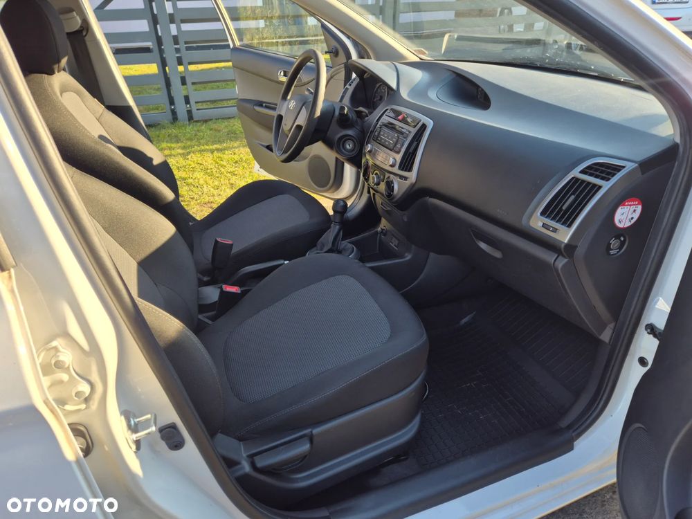 Hyundai i20 - 19
