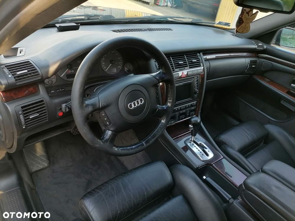 Audi S8 - 2