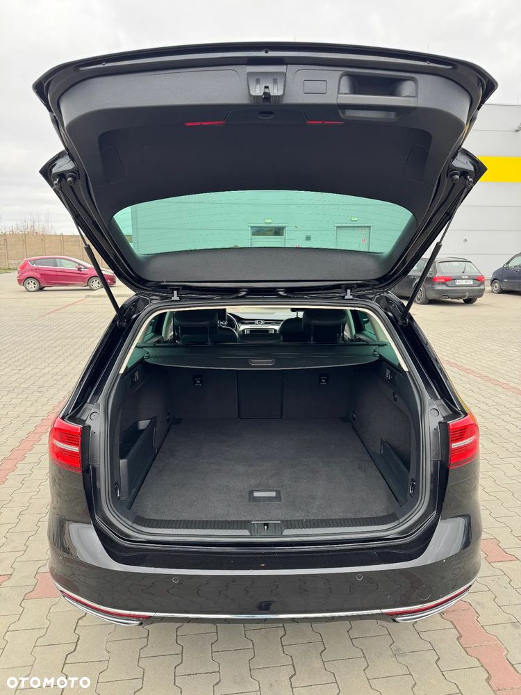 Volkswagen Passat - 12