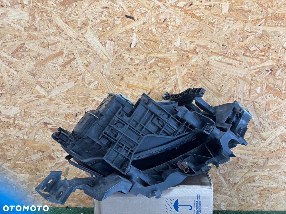 Audi Q5 SQ5 Lampa przednia 8R0941003AJ strona 08-13 - 4