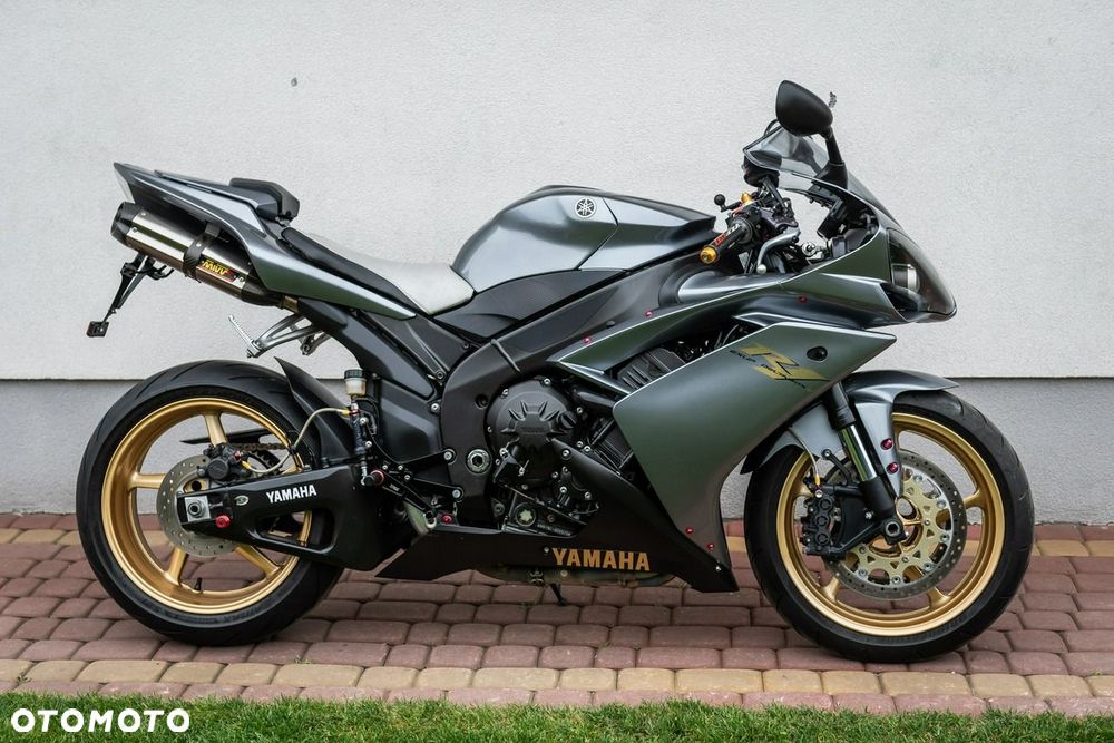 Yamaha R1 - 3