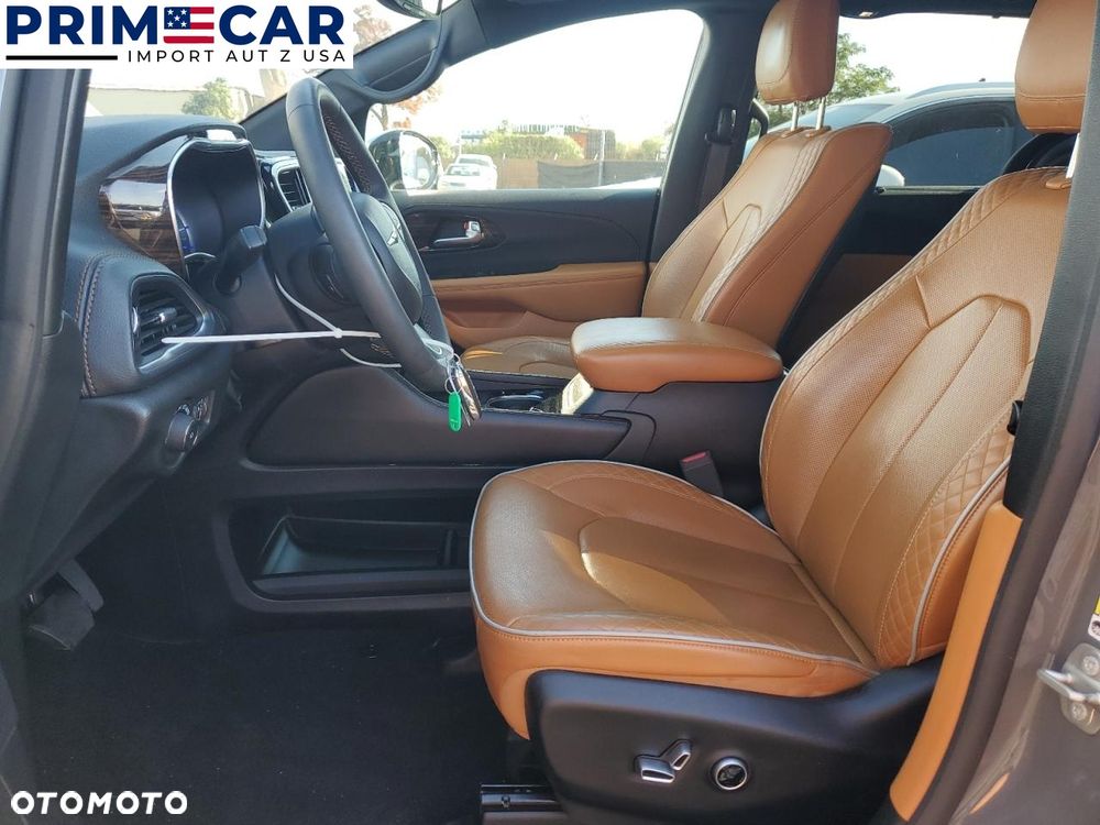 Chrysler Pacifica - 8