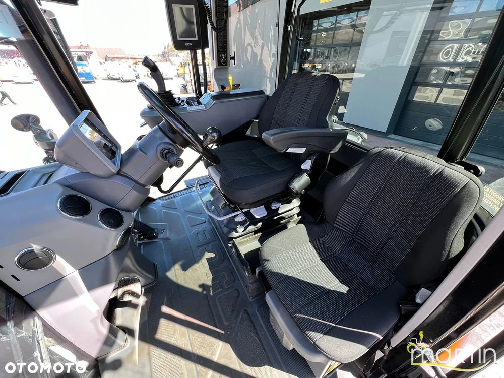 JCB Fastrac 4220 - 11