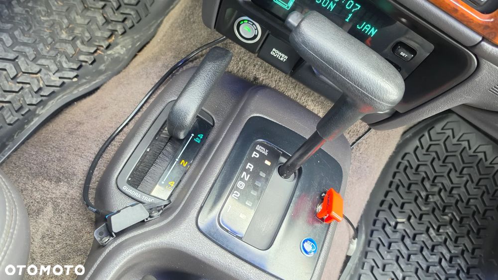 Jeep Grand Cherokee - 26