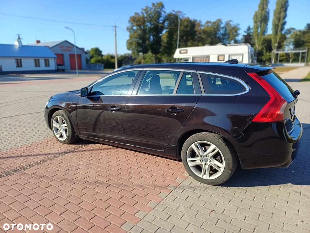 Volvo V60 D6 AWD Plug-in Hybrid Summum - 3