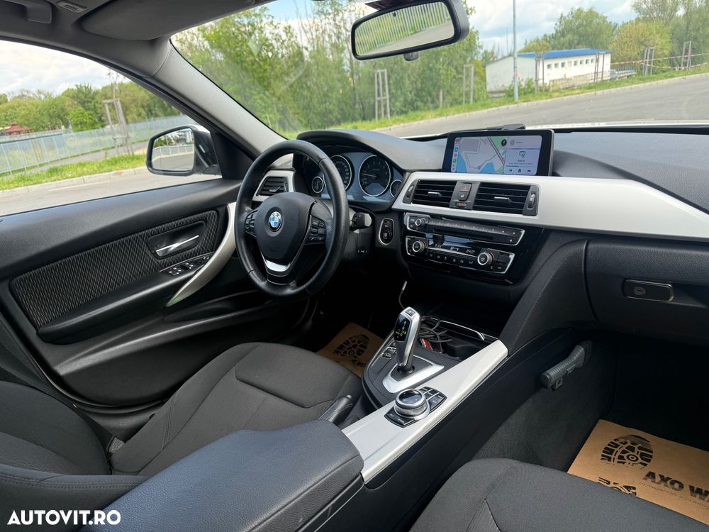 BMW Seria 3 320i Aut. Sport Line - 26
