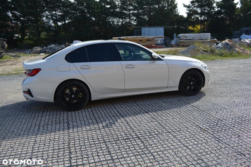 BMW Seria 3 330i xDrive Sport Line sport - 9