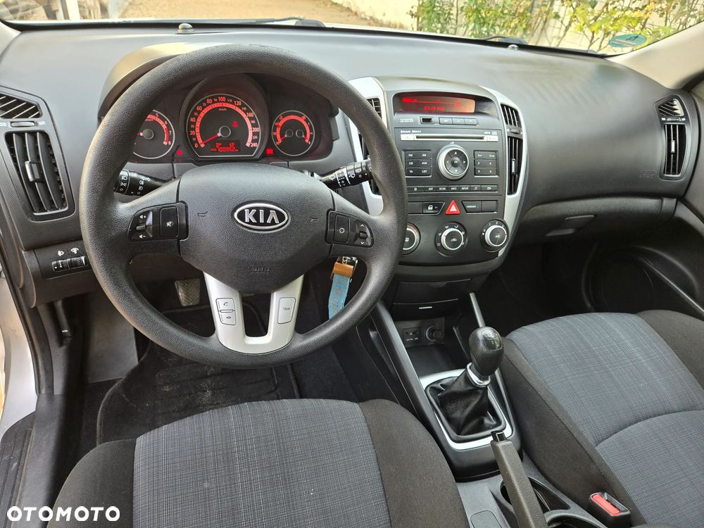 Kia Ceed 1.4 S Euro2012 - 17