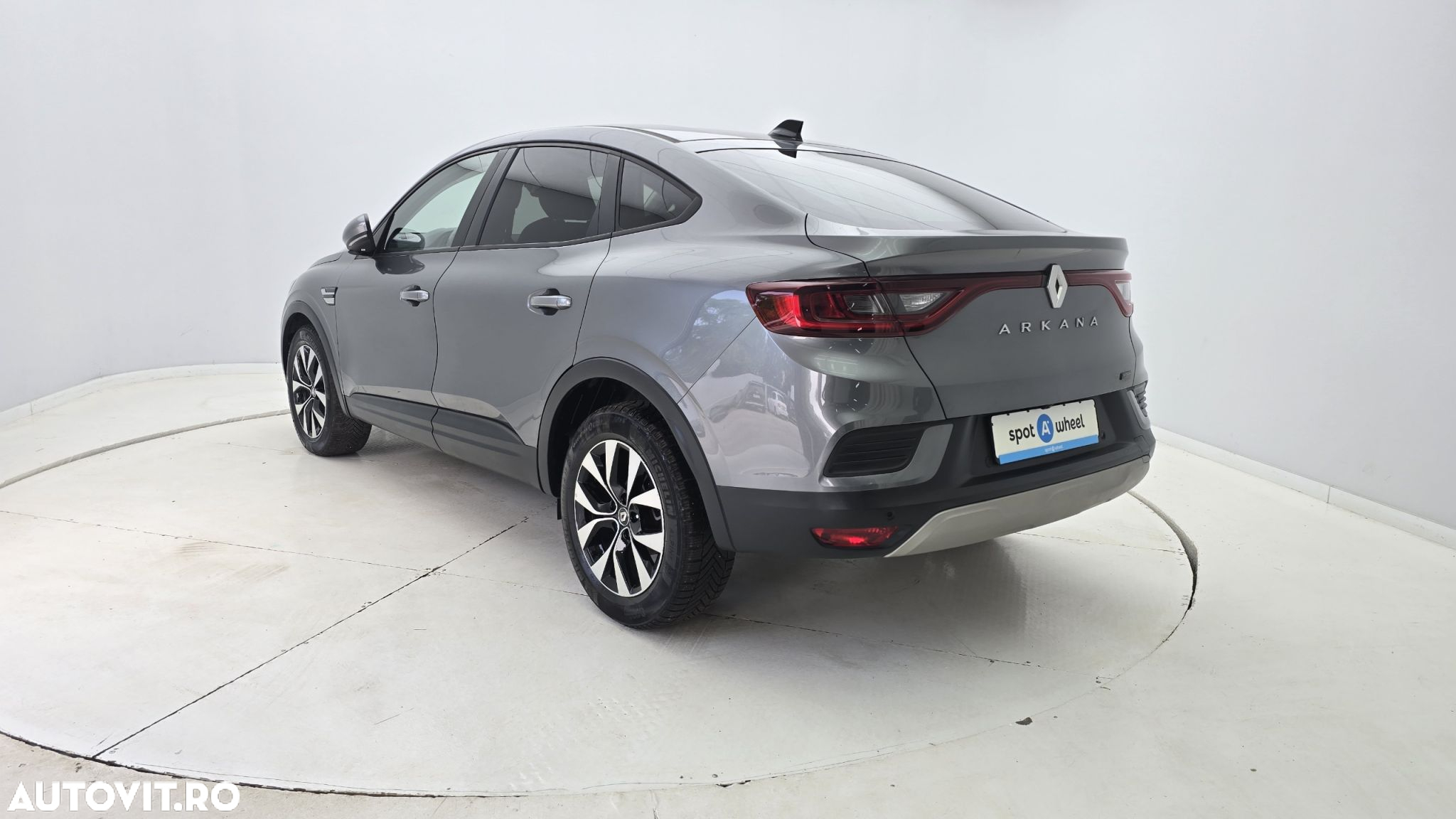 Renault Arkana E-TECH 145 Evolution - 8