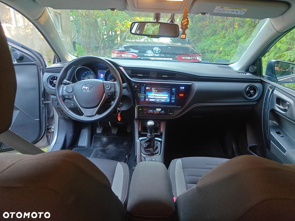 Toyota Auris 1.6 Premium Comfort - 18