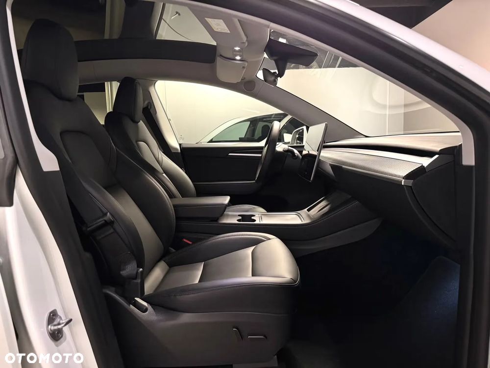 Tesla Model Y Performance Dual Motor AWD - 17
