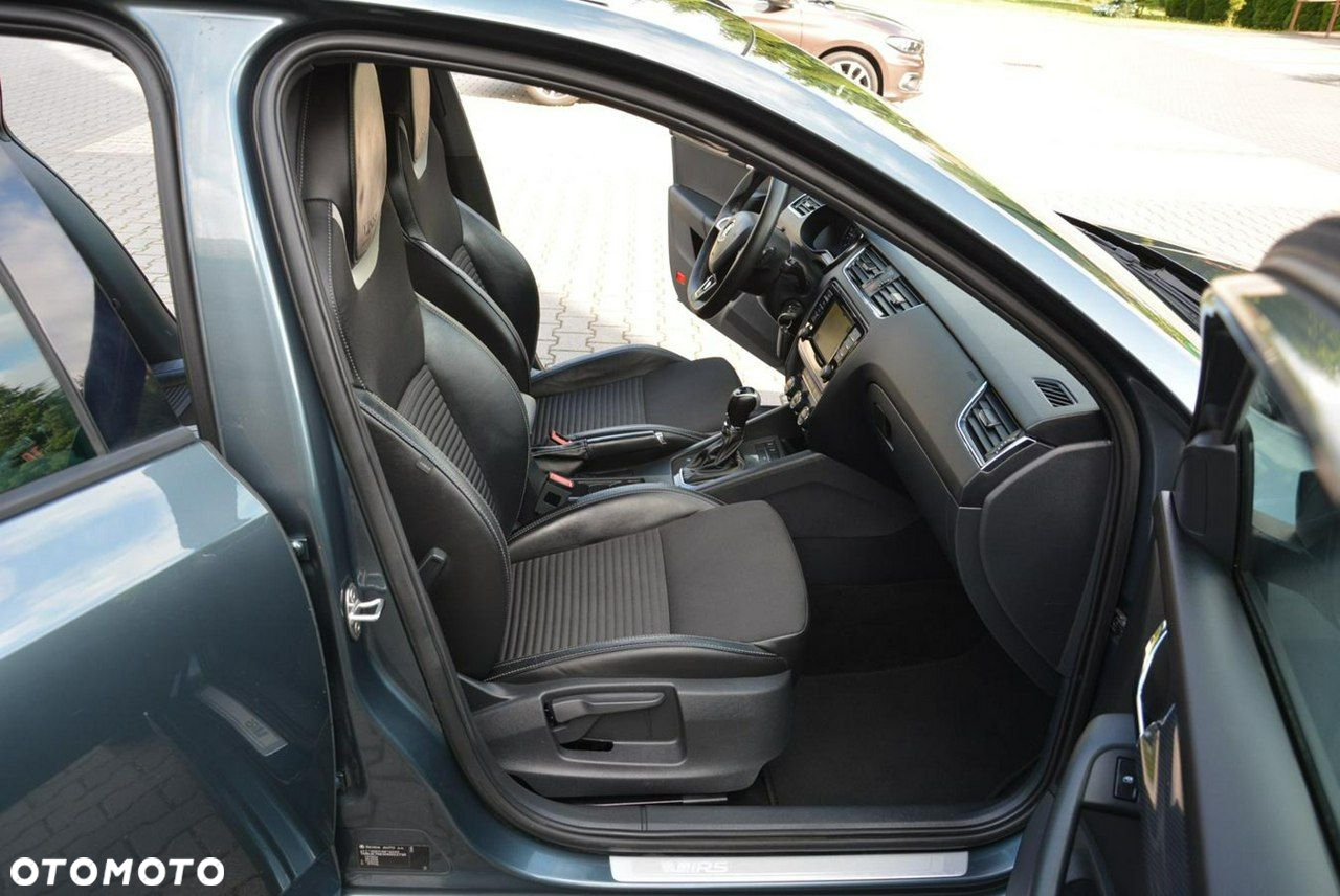 Skoda Octavia Combi 2.0 TDI DSG RS - 17