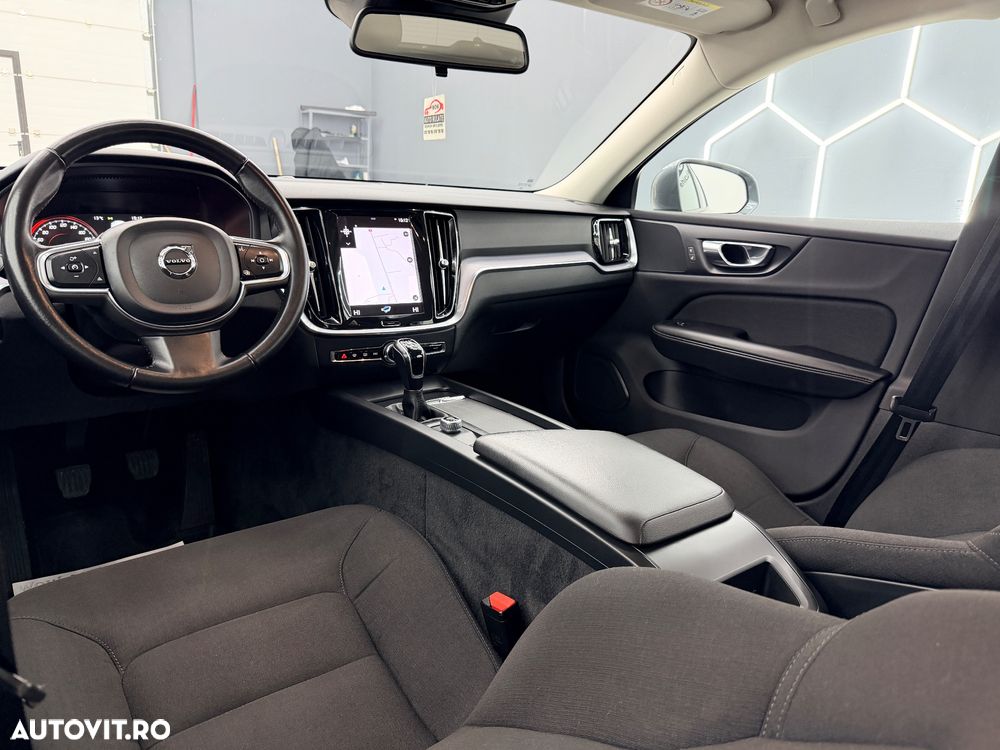 Volvo V60 D3 Momentum Core - 17