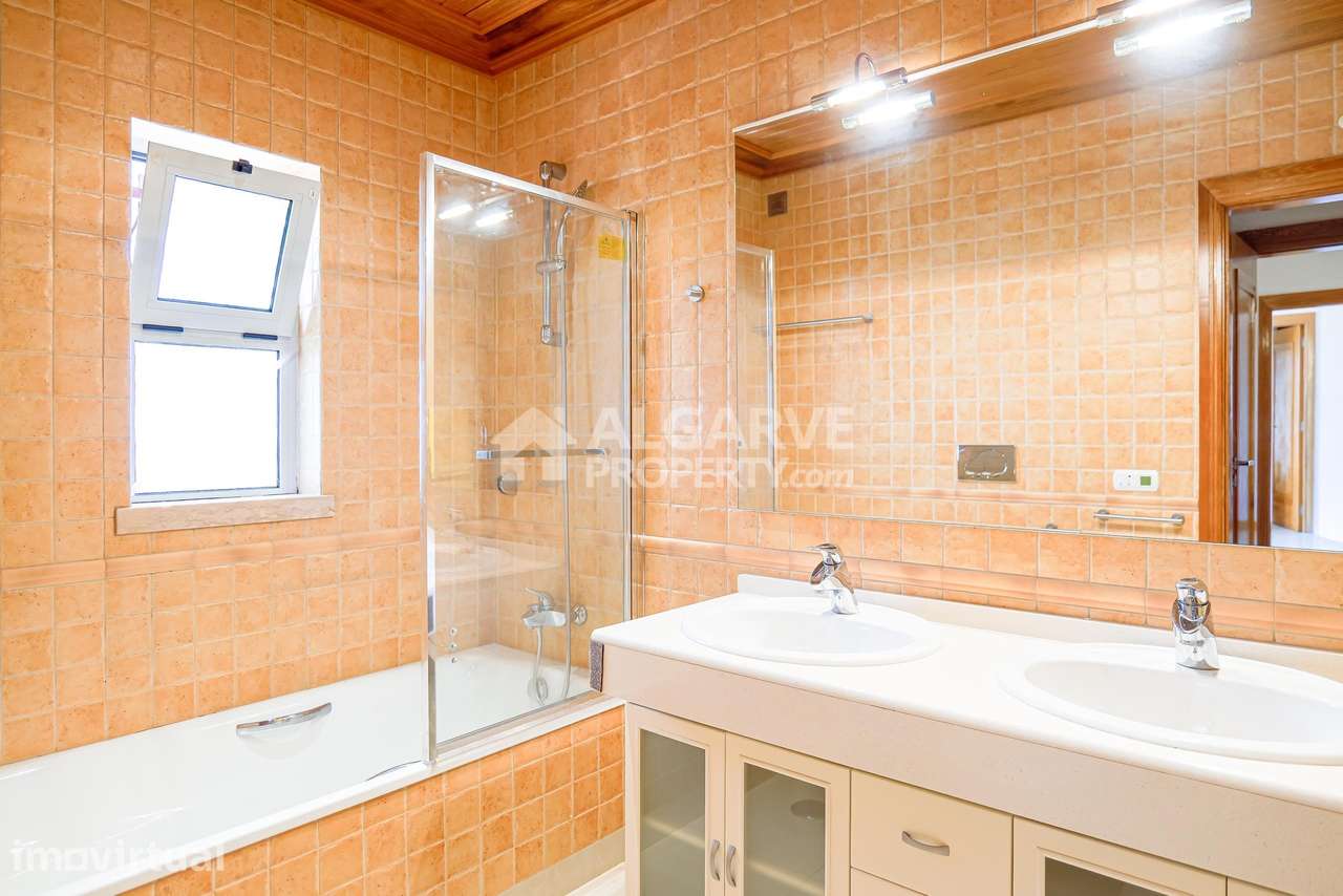 Fantástico e espaçoso apartamento T2 perto da Marina e Golfe em Vilamo - Grande imagem: 5/25