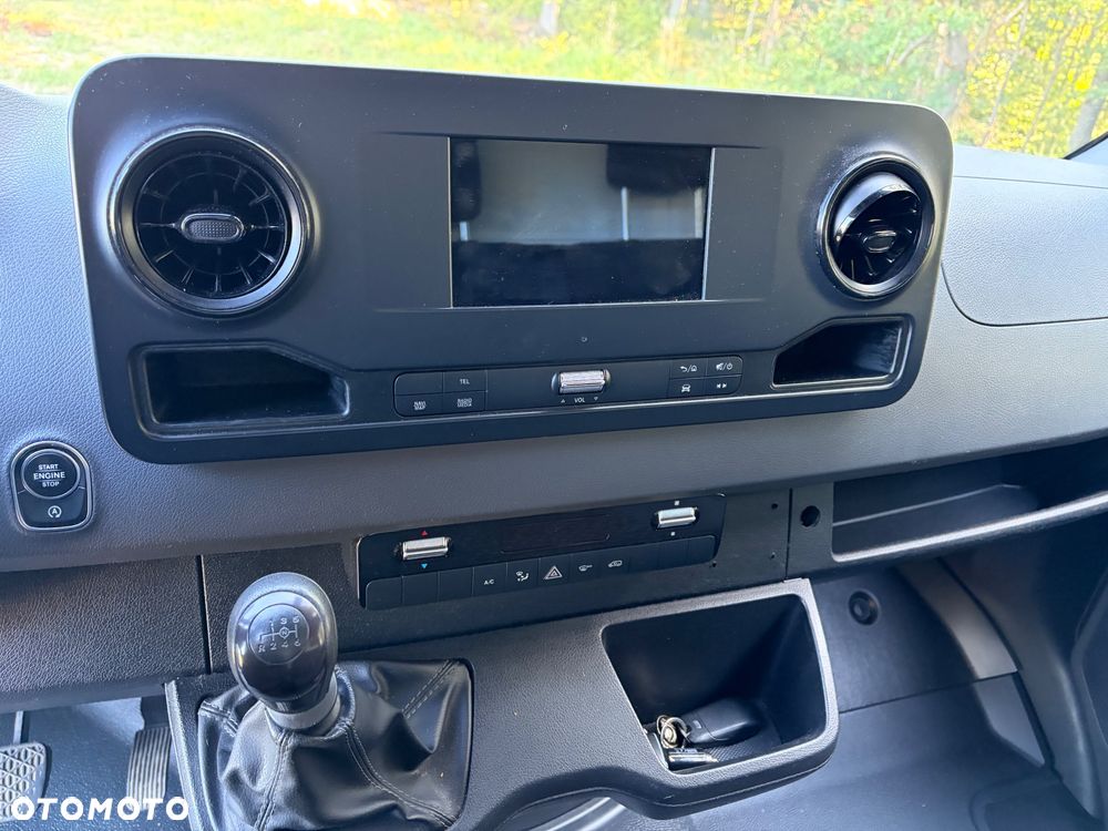 Mercedes-Benz Sprinter 319 - 22