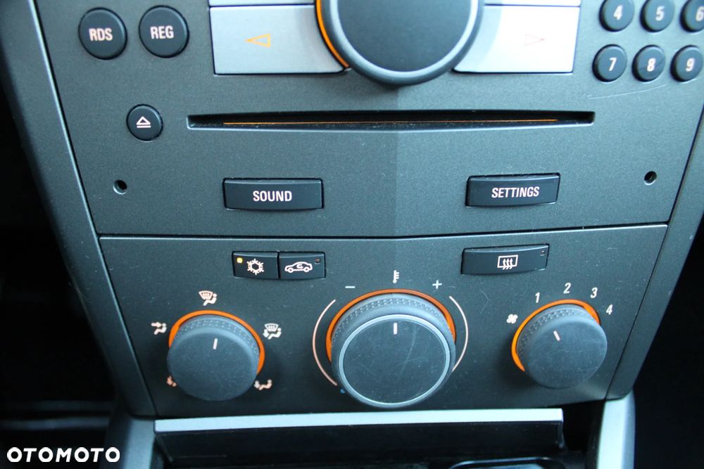 Opel Astra GTC 1.6 Edition Plus - 20