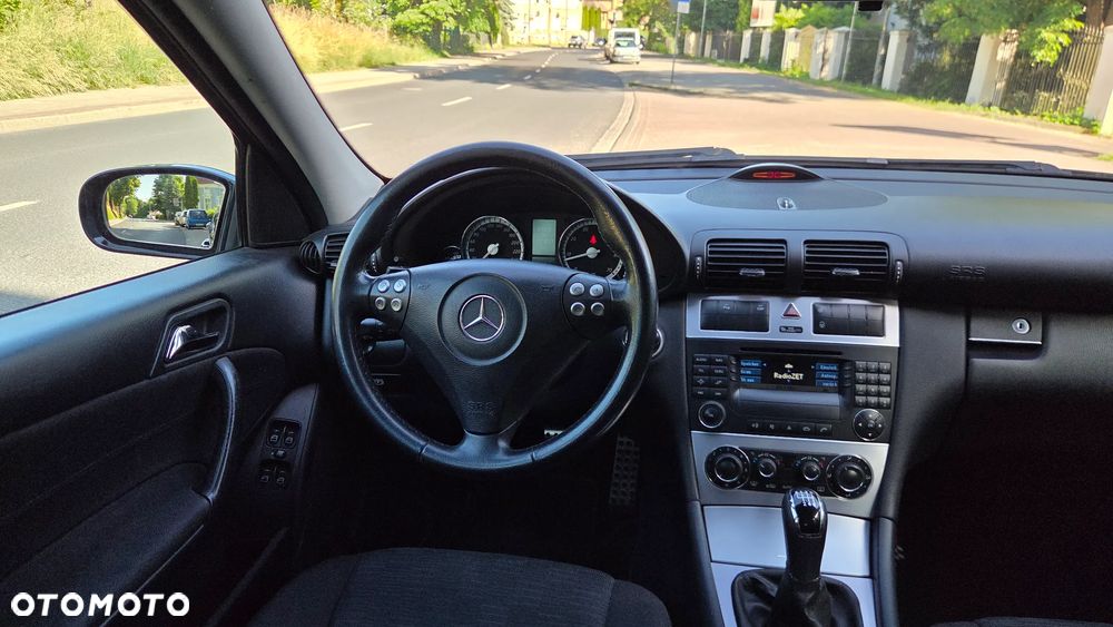 Mercedes-Benz Klasa C 180 Kompressor Avantgarde Sport Edition - 22