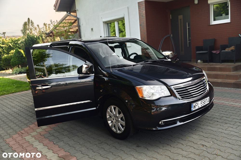 Chrysler Town & Country 3.6 Limited - 18