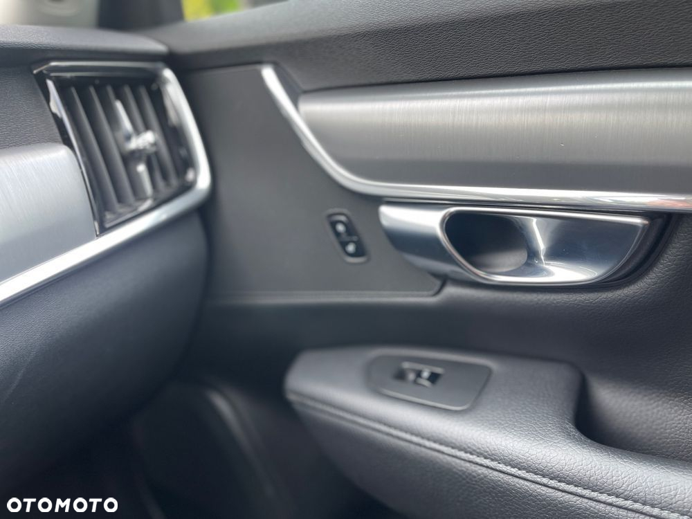 Volvo V90 D4 Momentum - 23