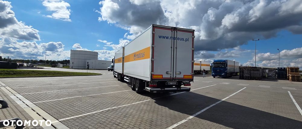 Mercedes-Benz Actros - 7