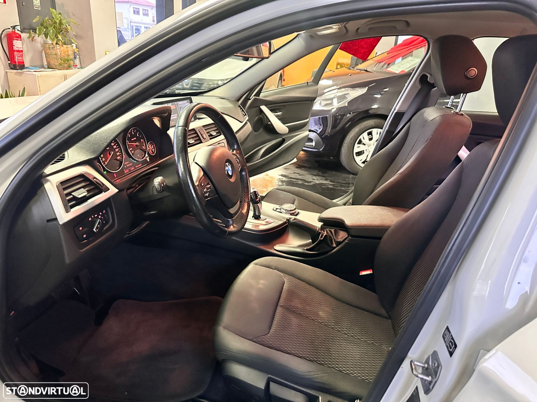 BMW 320 d Touring Auto Exclusive - 18