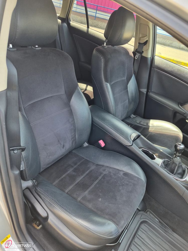 Toyota Avensis SW 2.0 D-4D Luxury+Navi - 24